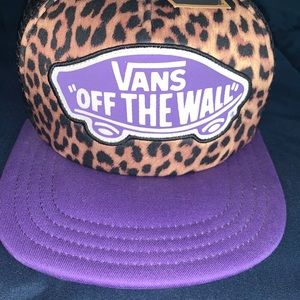 Vans “Off the wall” Logo cheetah print hat